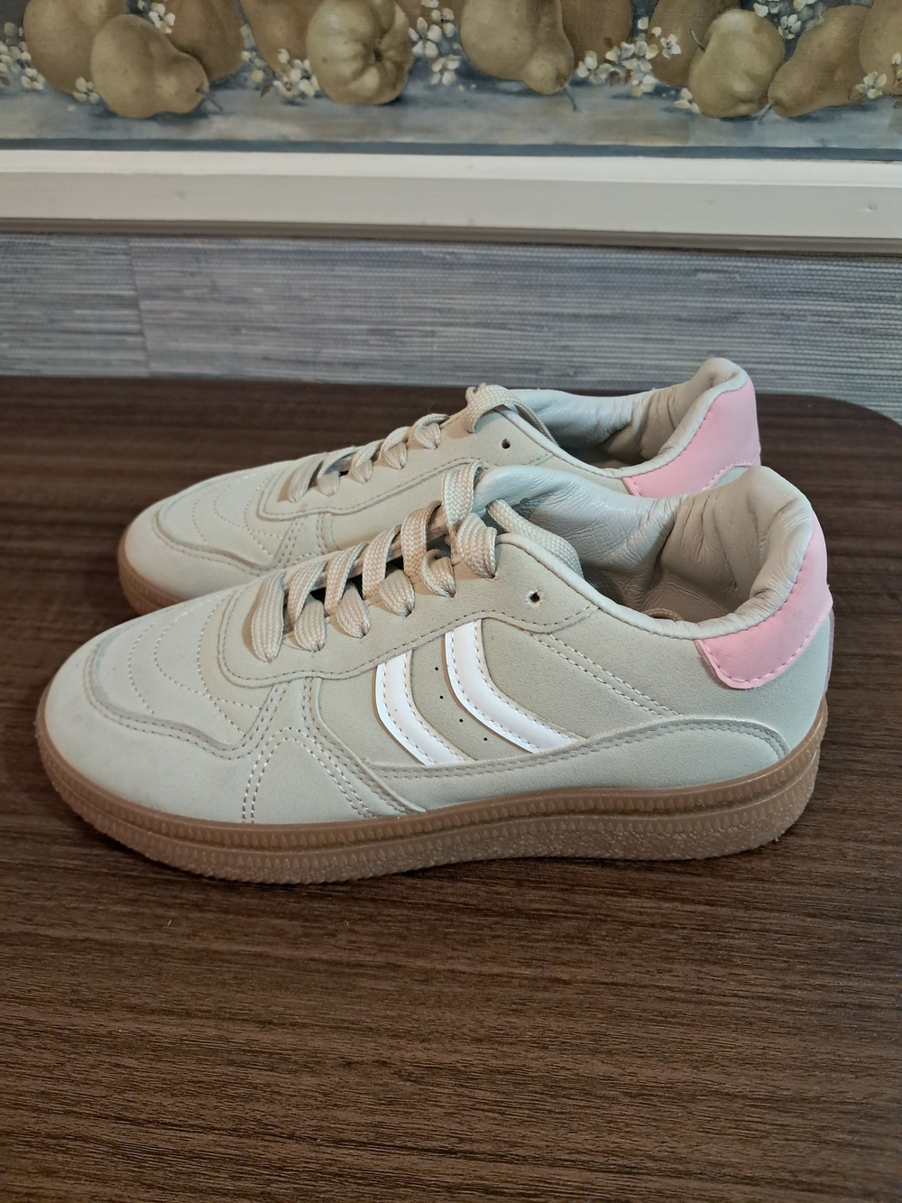 Casual Low-Top Sneakers in Light Beige